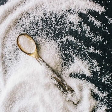 What is kosher salt? | kosher salt vs sea salt | kosher salt substitute | kosher salt to table salt conversion | kosher salt vs table salt